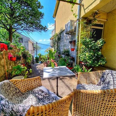 Apartment On The Shore Of The Bay Of Kotor With Free Wi-Fi ภายนอก รูปภาพ
