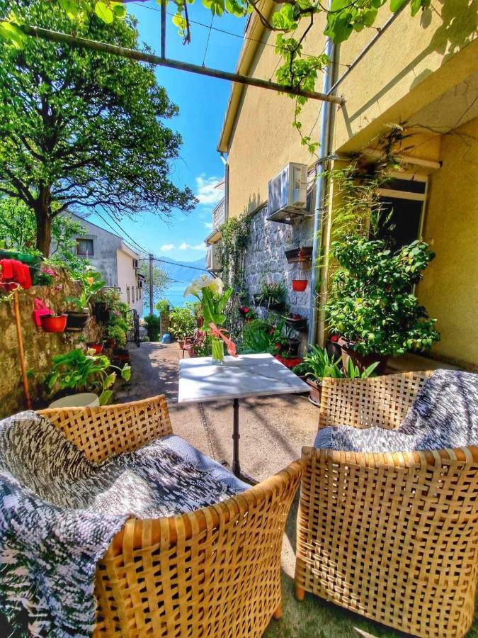 Apartment On The Shore Of The Bay Of Kotor With Free Wi-Fi ภายนอก รูปภาพ